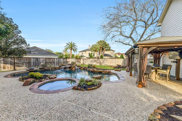 1011 Oak Park Lane, Friendswood, TX 77546