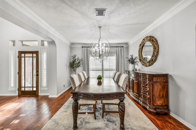 1011 Oak Park Lane, Friendswood, TX 77546