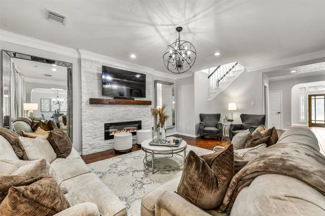 1011 Oak Park Lane, Friendswood, TX 77546