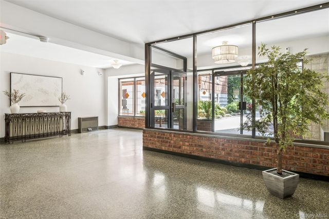 247 Parkview Avenue 3P, Bronxville, NY 10708