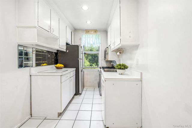247 Parkview Avenue 3P, Bronxville, NY 10708