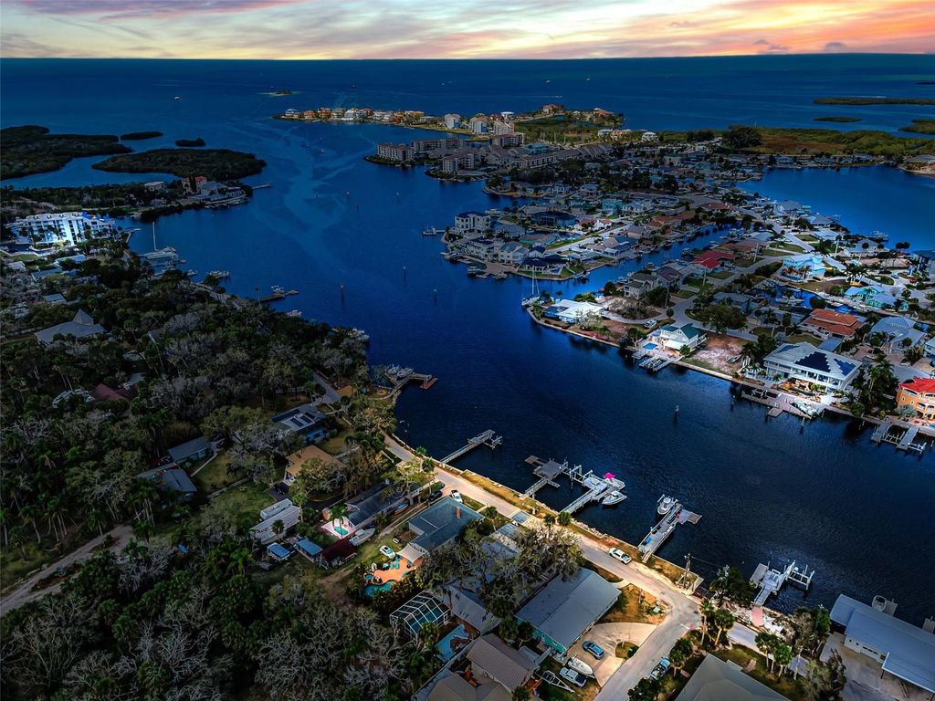 Image 4 of property listing at 5038 SUNSET BOULEVARD, Port Richey, FL 34668