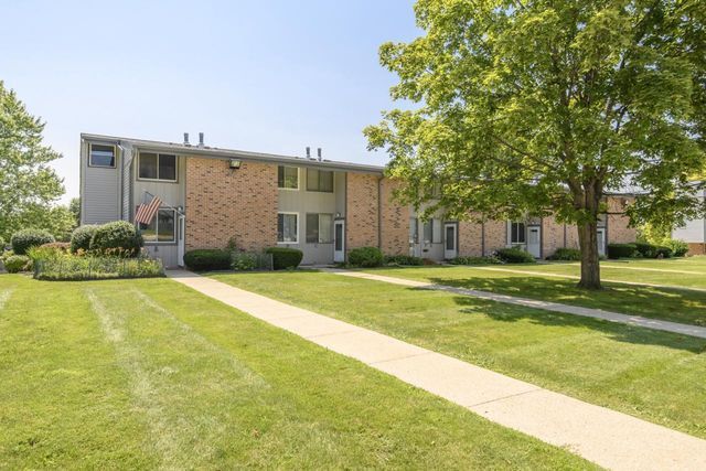 1524 Big Bend ROAD #A, Waukesha, WI 53189