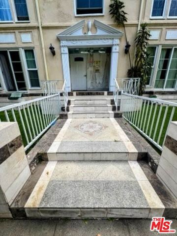 133 S Crescent Drive 5, Beverly Hills, CA 90212
