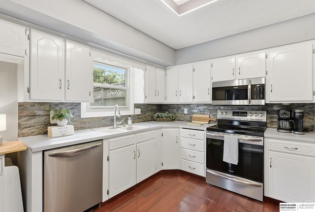2410 Yorktown Place, Bellevue, NE 68123