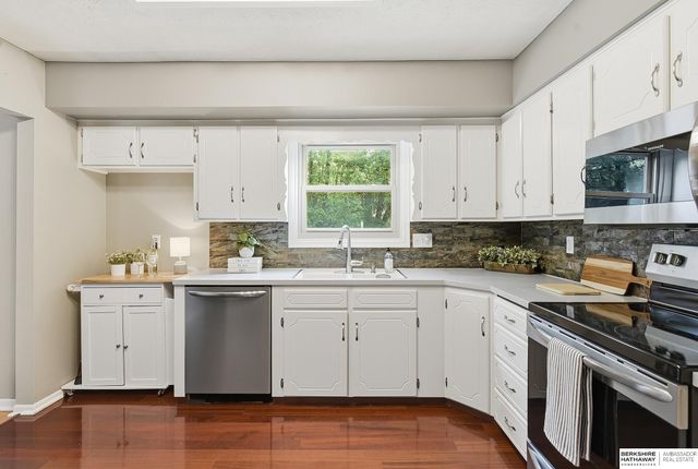 2410 Yorktown Place, Bellevue, NE 68123