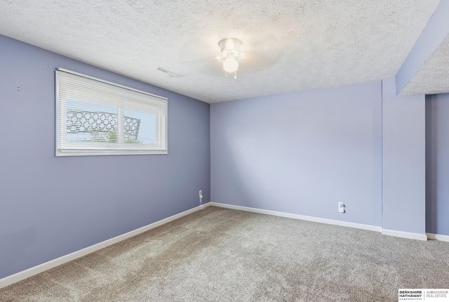 2410 Yorktown Place, Bellevue, NE 68123
