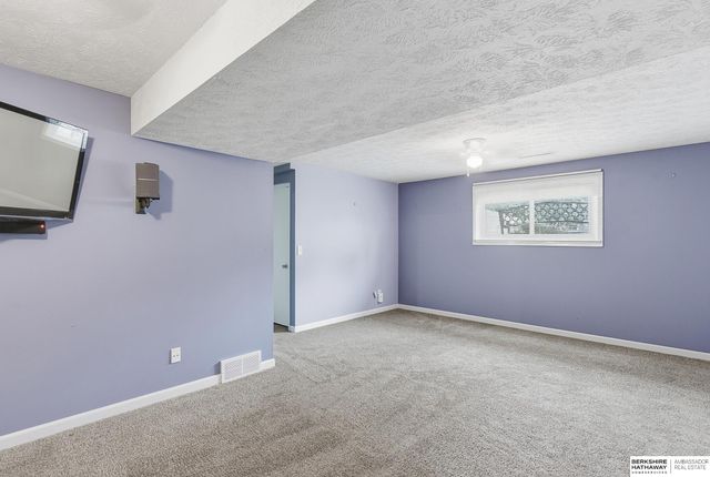 2410 Yorktown Place, Bellevue, NE 68123