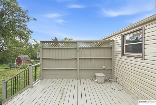 2410 Yorktown Place, Bellevue, NE 68123