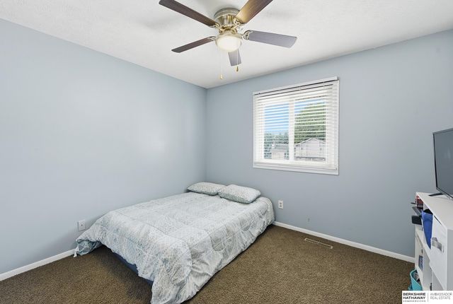 2410 Yorktown Place, Bellevue, NE 68123