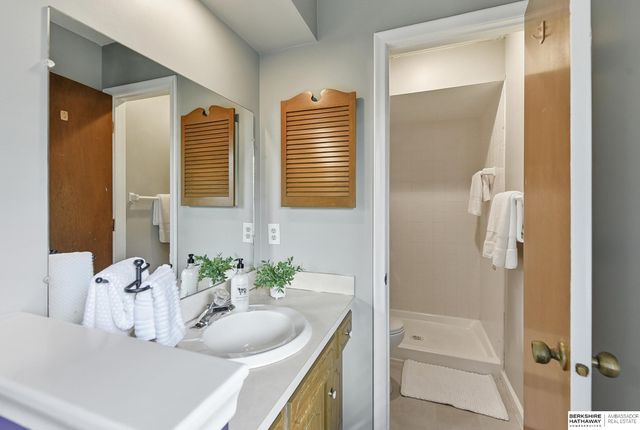 2410 Yorktown Place, Bellevue, NE 68123
