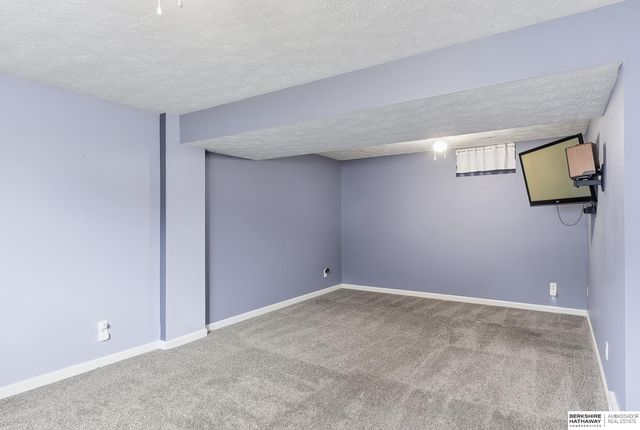 2410 Yorktown Place, Bellevue, NE 68123