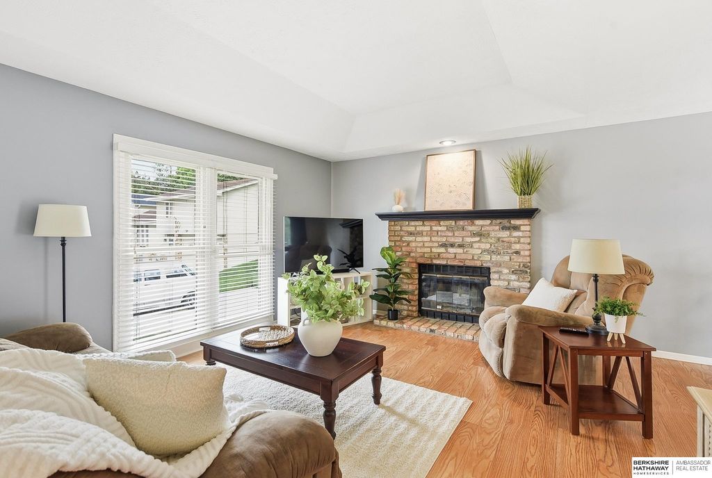 2410 Yorktown Place, Bellevue, NE 68123