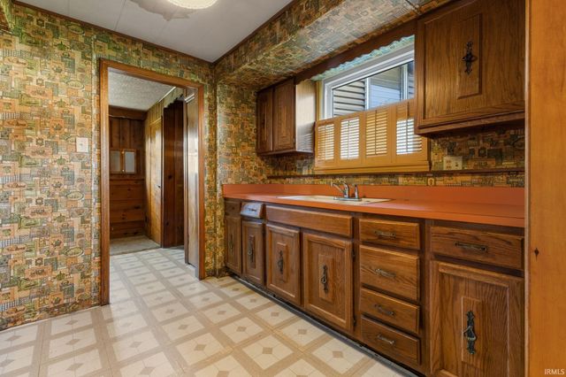 636 N State Street, Mishawaka, IN 46544