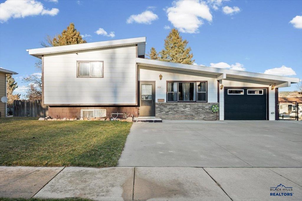 1414 W JACKSON BLVD, Spearfish, SD 57783