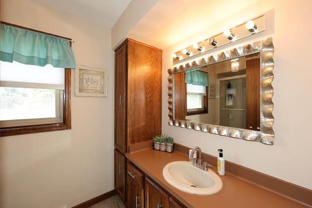 S14W31855 High Meadow LANE, Delafield, WI 53018