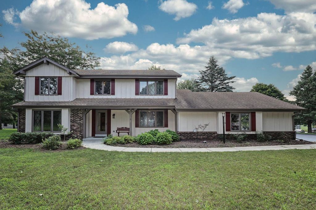 S14W31855 High Meadow LANE, Delafield, WI 53018