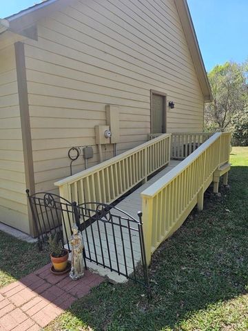 115 Lake Crest Drive, Etoile, TX 75944