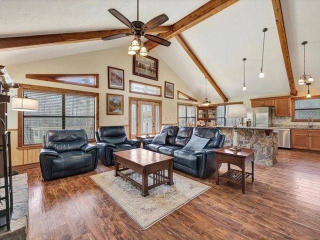 115 Lake Crest Drive, Etoile, TX 75944