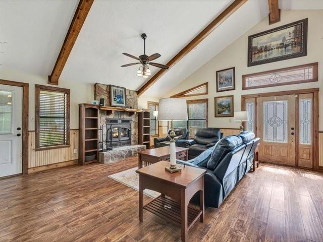 115 Lake Crest Drive, Etoile, TX 75944