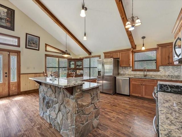 115 Lake Crest Drive, Etoile, TX 75944