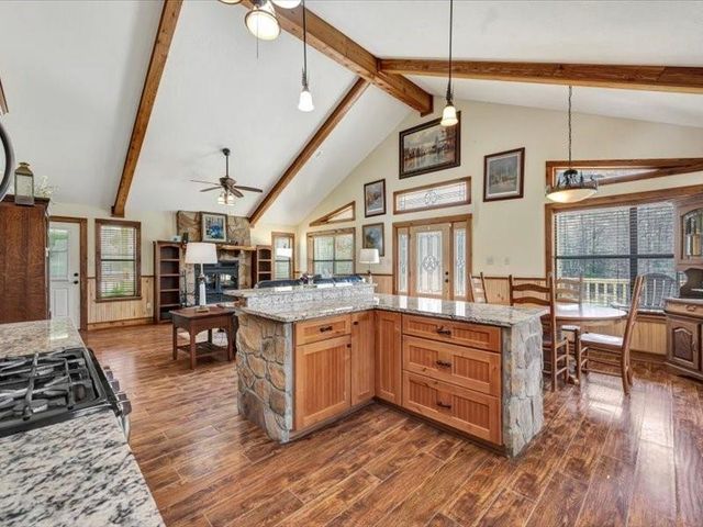 115 Lake Crest Drive, Etoile, TX 75944