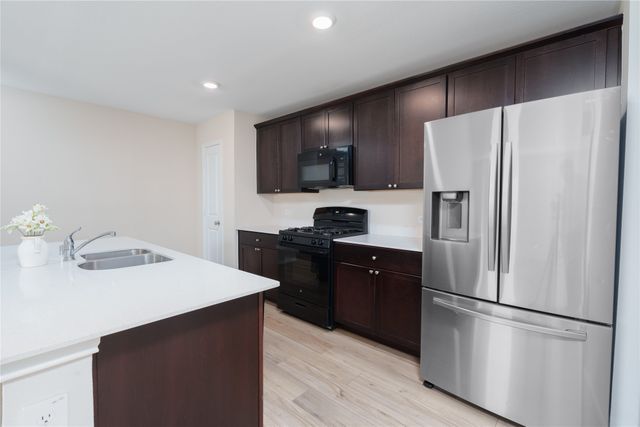 320 Red Rock Trail, Fort Worth, TX 76052