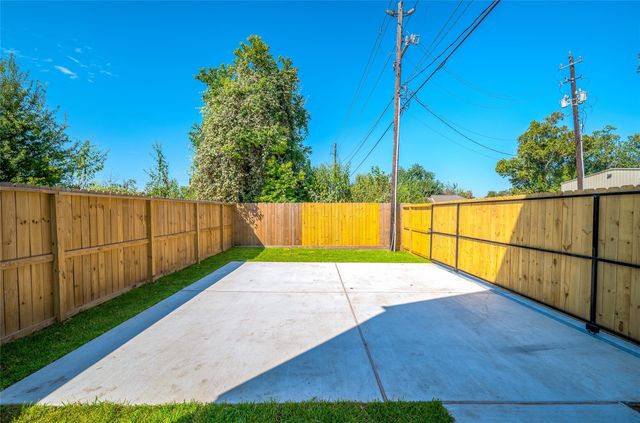 6831 Tuskegee Street, Houston, TX 77091