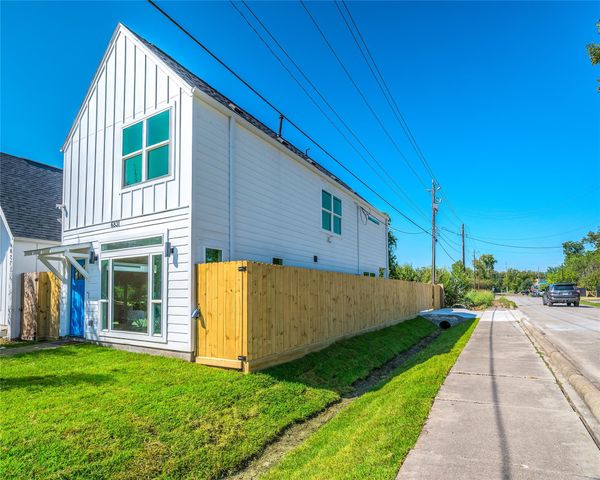 6831 Tuskegee Street, Houston, TX 77091