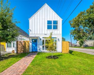 6831 Tuskegee Street, Houston, TX 77091