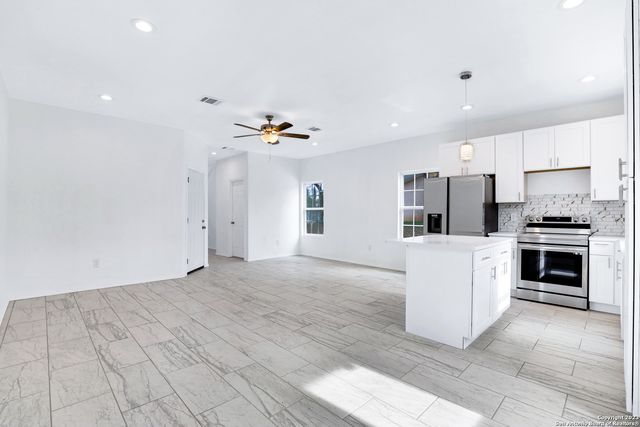874 E Sunshine Dr Unit 102, San Antonio, TX 78228