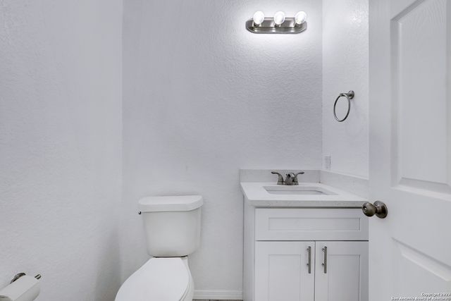 874 E Sunshine Dr Unit 102, San Antonio, TX 78228