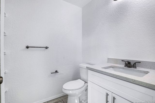 874 E Sunshine Dr Unit 102, San Antonio, TX 78228