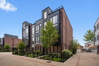 4250 W Belmont Avenue 6, Chicago, IL 60641