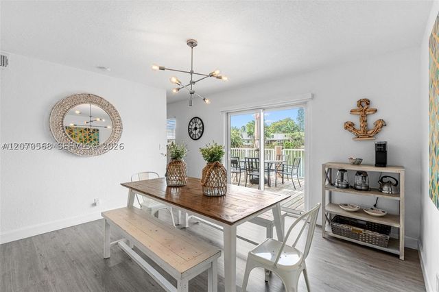 1370 NE 40th Dr, Oakland Park, FL 33334