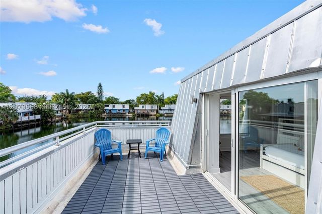 1370 NE 40th Dr, Oakland Park, FL 33334