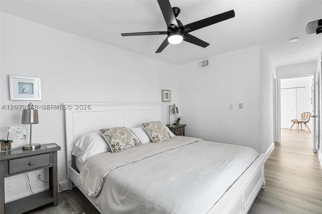 1370 NE 40th Dr, Oakland Park, FL 33334