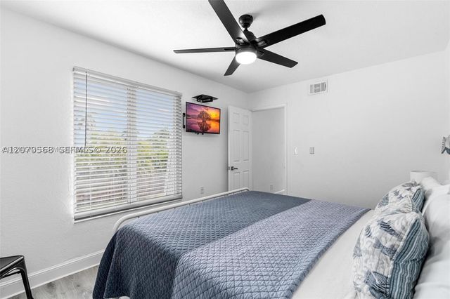 1370 NE 40th Dr, Oakland Park, FL 33334