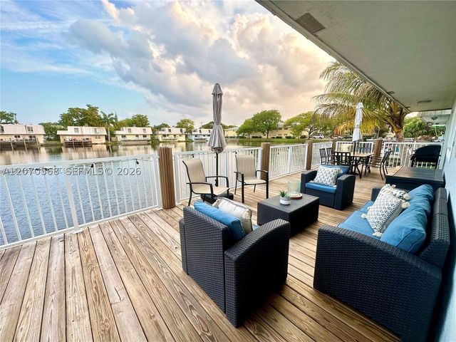 1370 NE 40th Dr, Oakland Park, FL 33334