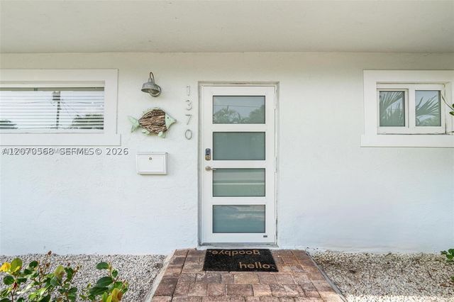 1370 NE 40th Dr, Oakland Park, FL 33334