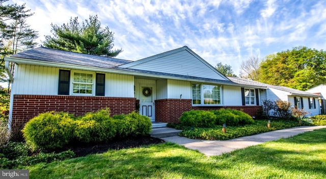 418 DOUBLEWOODS RD, Langhorne, PA 19047