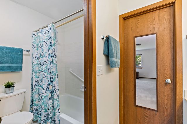 1002 Boston Circle 1002, Schaumburg, IL 60193