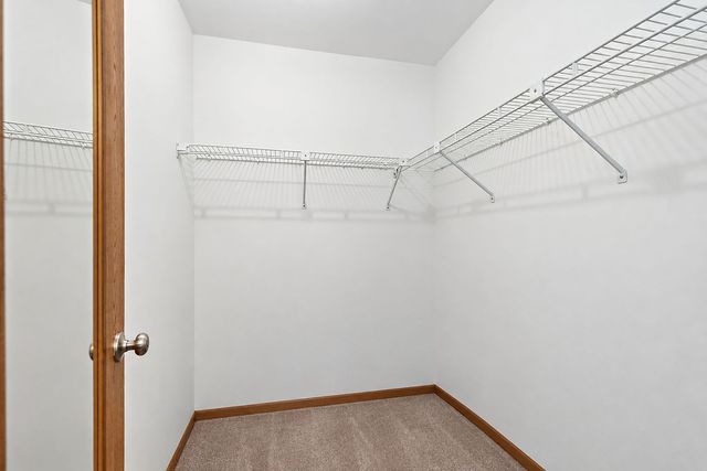 1002 Boston Circle 1002, Schaumburg, IL 60193