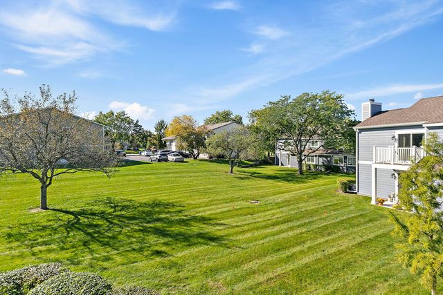 1002 Boston Circle 1002, Schaumburg, IL 60193