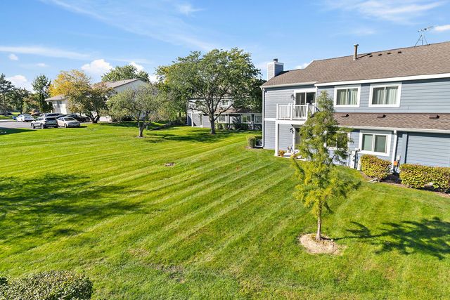 1002 Boston Circle 1002, Schaumburg, IL 60193