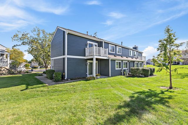 1002 Boston Circle 1002, Schaumburg, IL 60193