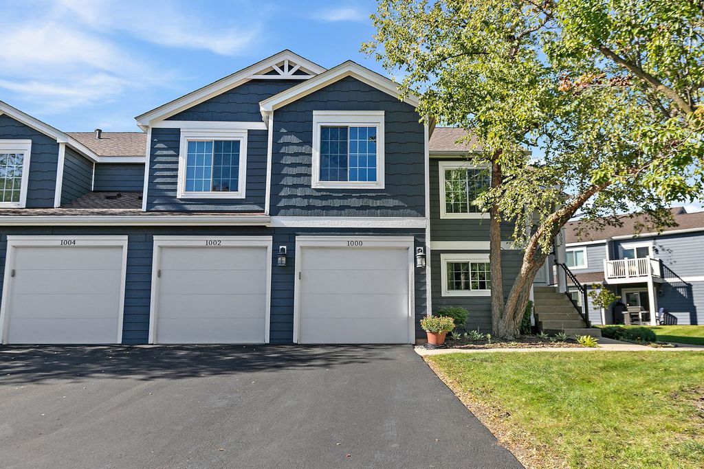 1002 Boston Circle 1002, Schaumburg, IL 60193