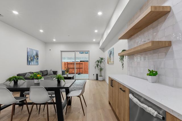 2821 Democracy Aly, Sacramento, CA 95816