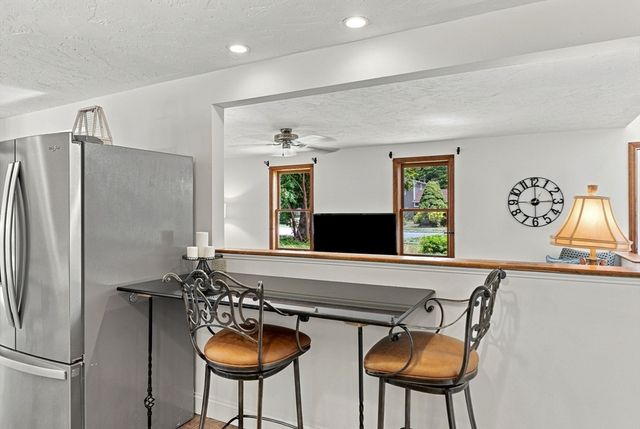 25 Mockingbird Ln, Maynard, MA 01754