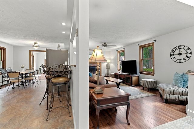 25 Mockingbird Ln, Maynard, MA 01754